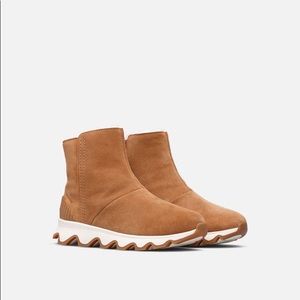 WOMEN'S KINETIC™ SHORT BOOT - Tan